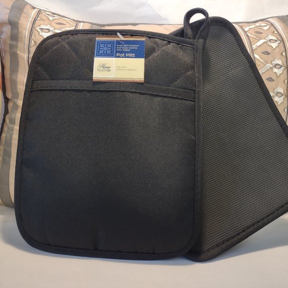 Home Collection Other - POT MITTS ( SET OF 2 ) NWT